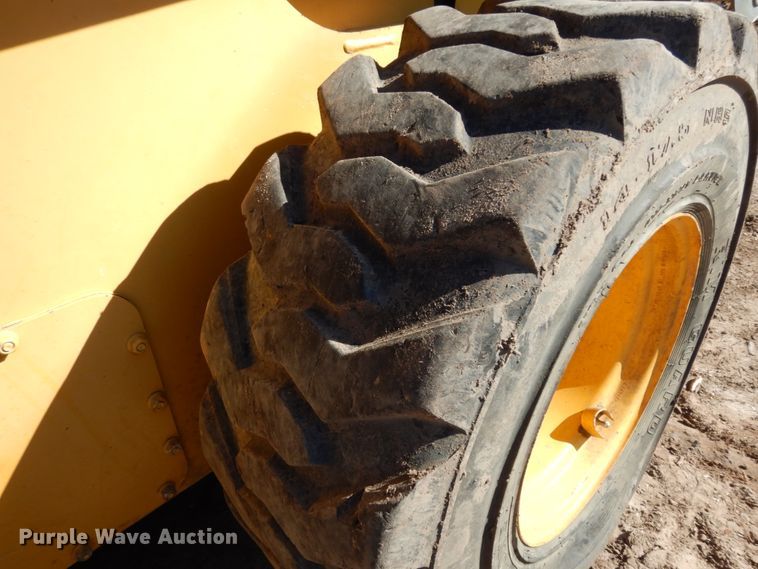 image for item DJ8187 2010 John Deere 332D  skid steer loader