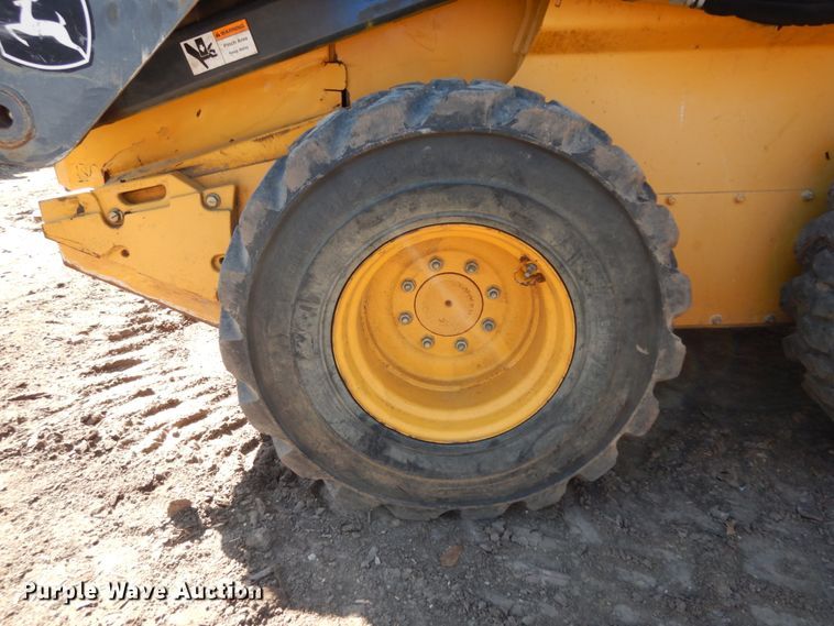 image for item DJ8187 2010 John Deere 332D  skid steer loader