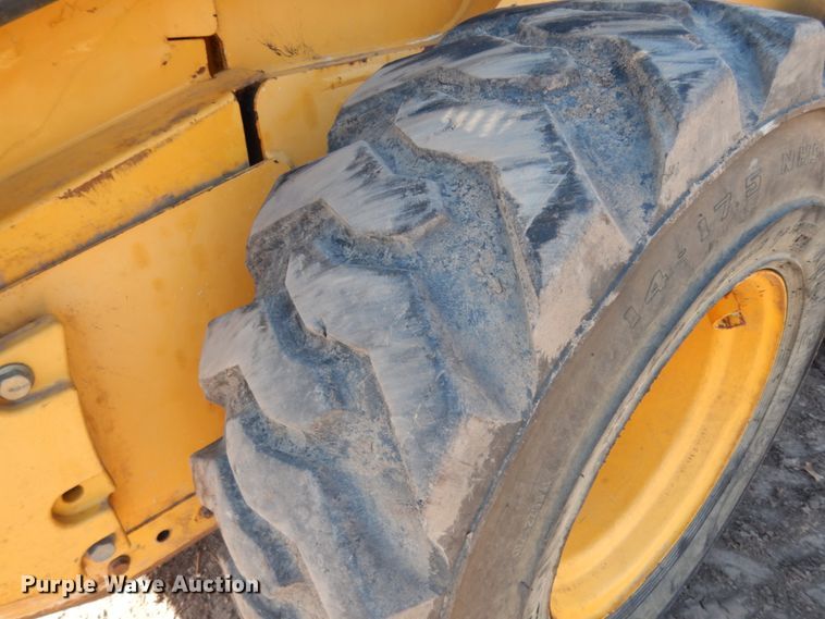 image for item DJ8187 2010 John Deere 332D  skid steer loader