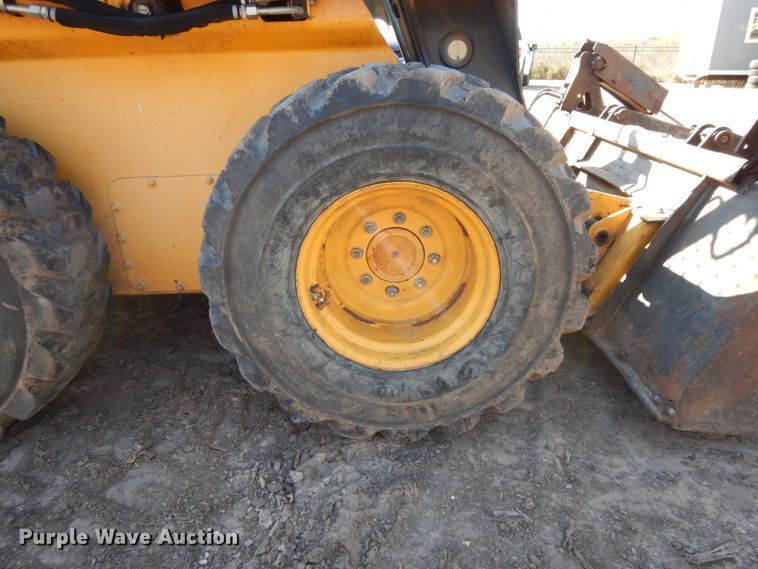 image for item DJ8187 2010 John Deere 332D  skid steer loader