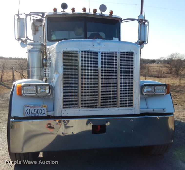 image for item DJ8193 2005 Peterbilt 379  dump truck