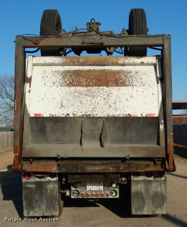 image for item DJ8193 2005 Peterbilt 379  dump truck