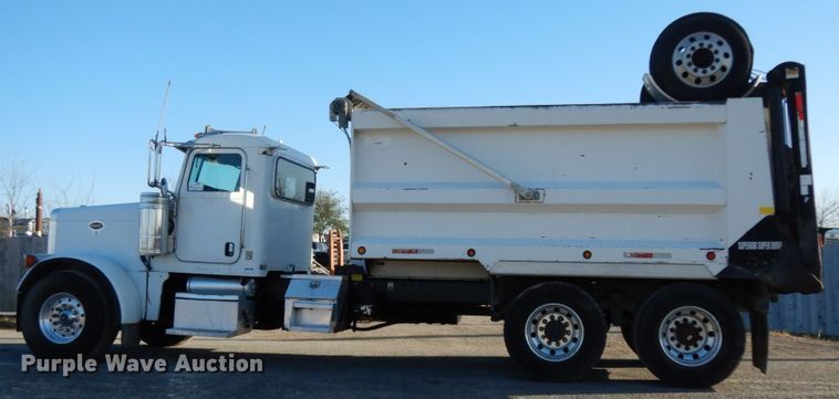image for item DJ8193 2005 Peterbilt 379  dump truck