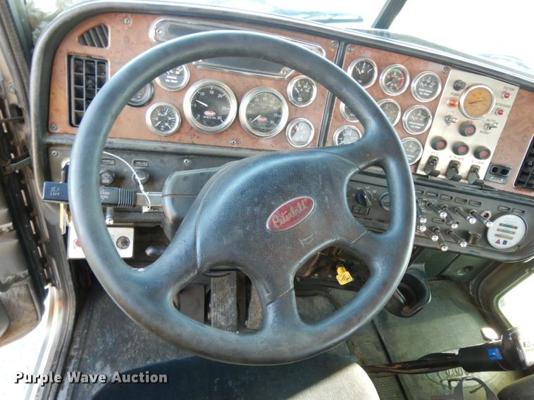 image for item DJ8193 2005 Peterbilt 379  dump truck