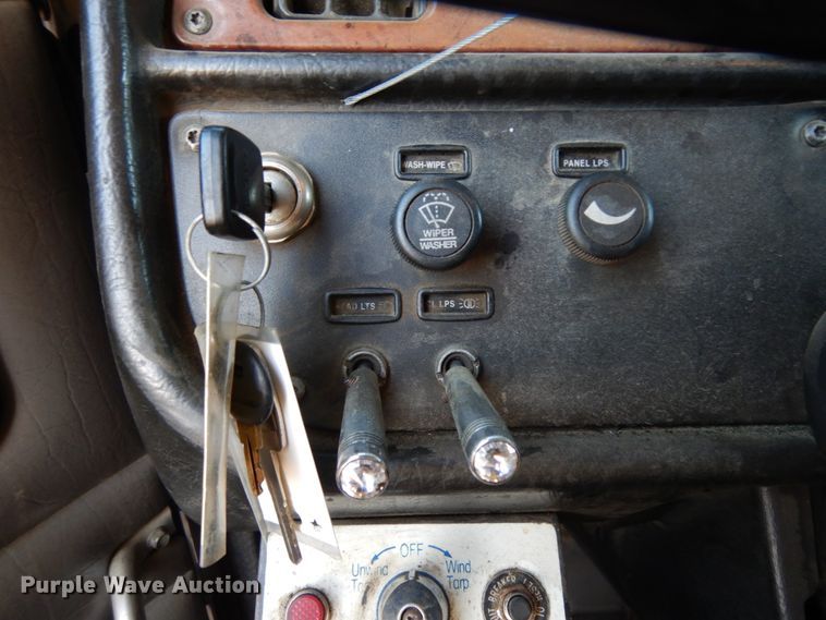 image for item DJ8193 2005 Peterbilt 379  dump truck