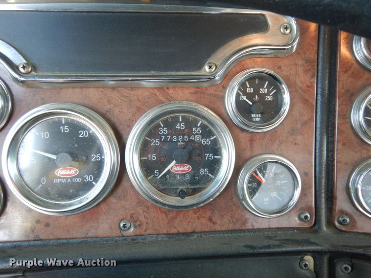 image for item DJ8193 2005 Peterbilt 379  dump truck