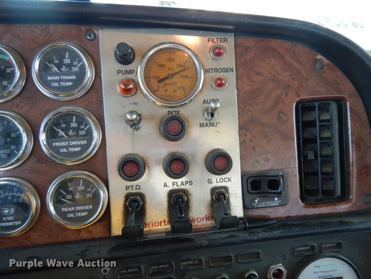 image for item DJ8193 2005 Peterbilt 379  dump truck