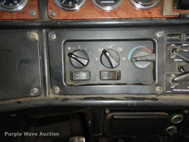 image for item DJ8193 2005 Peterbilt 379  dump truck