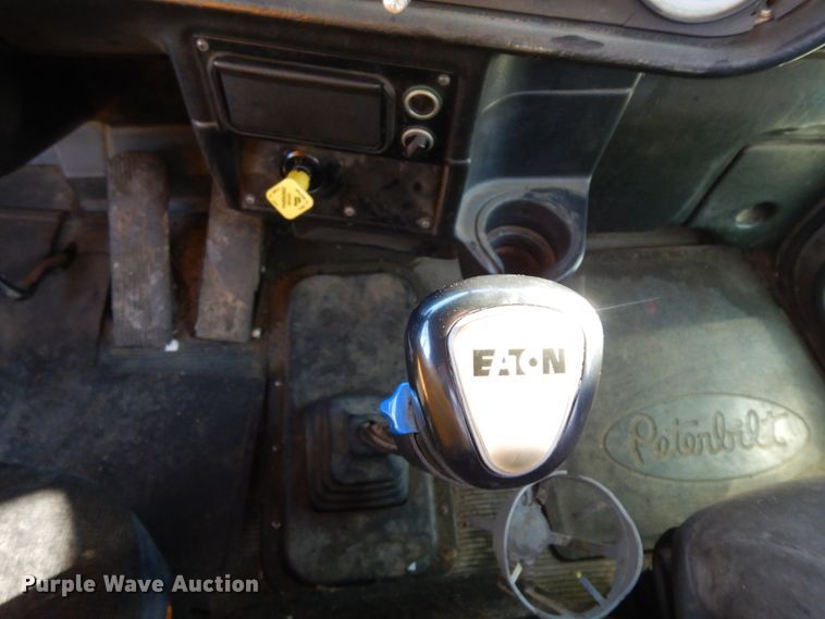 image for item DJ8193 2005 Peterbilt 379  dump truck