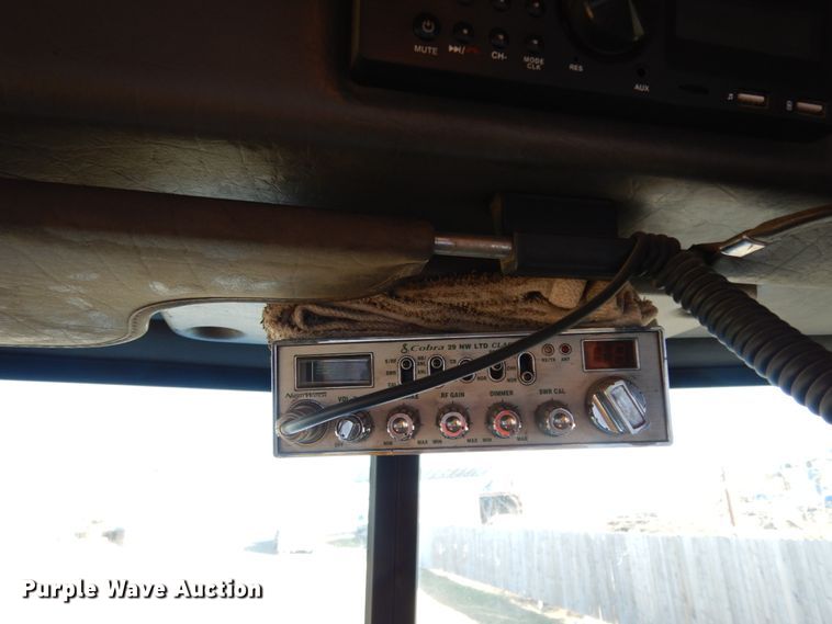 image for item DJ8193 2005 Peterbilt 379  dump truck