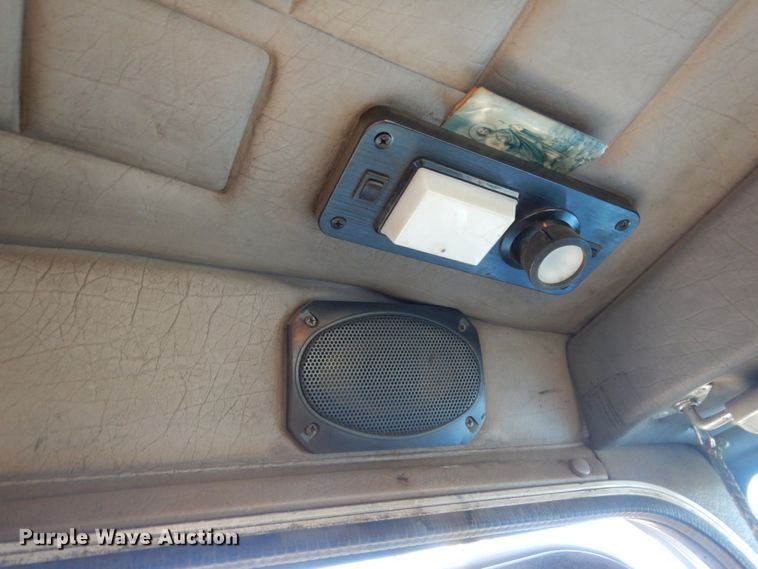 image for item DJ8193 2005 Peterbilt 379  dump truck