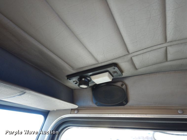 image for item DJ8193 2005 Peterbilt 379  dump truck