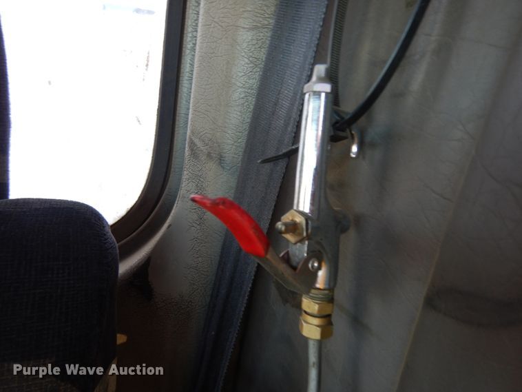 image for item DJ8193 2005 Peterbilt 379  dump truck