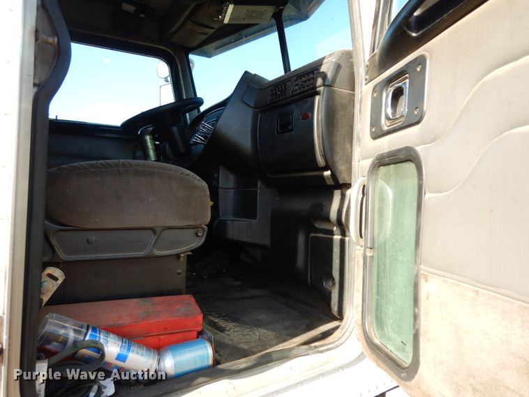 image for item DJ8193 2005 Peterbilt 379  dump truck