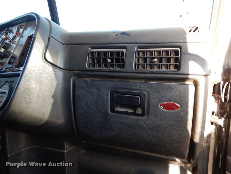 image for item DJ8193 2005 Peterbilt 379  dump truck