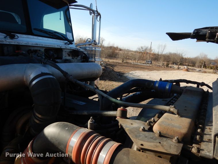 image for item DJ8193 2005 Peterbilt 379  dump truck