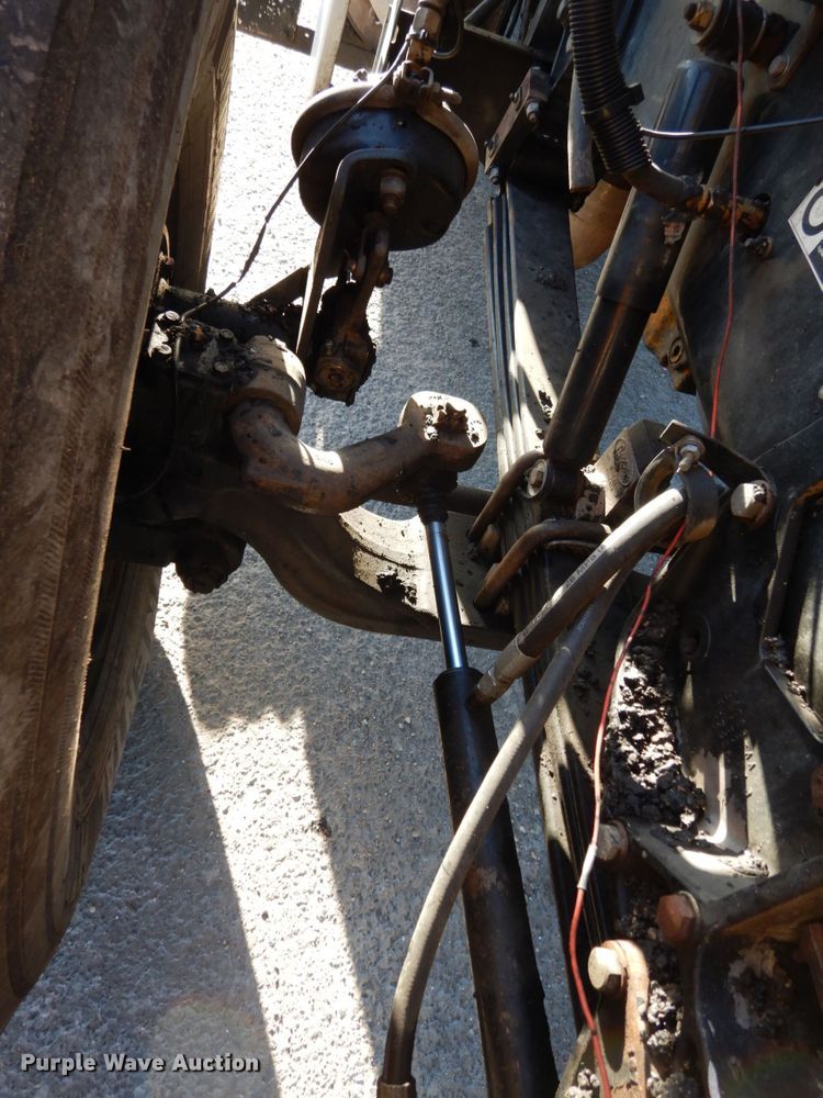 image for item DJ8193 2005 Peterbilt 379  dump truck