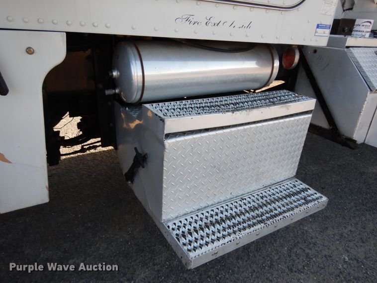 image for item DJ8193 2005 Peterbilt 379  dump truck