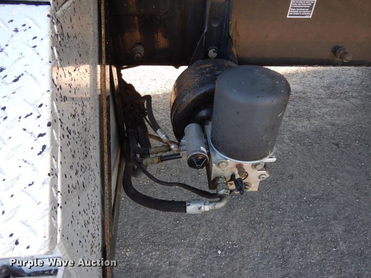 image for item DJ8193 2005 Peterbilt 379  dump truck