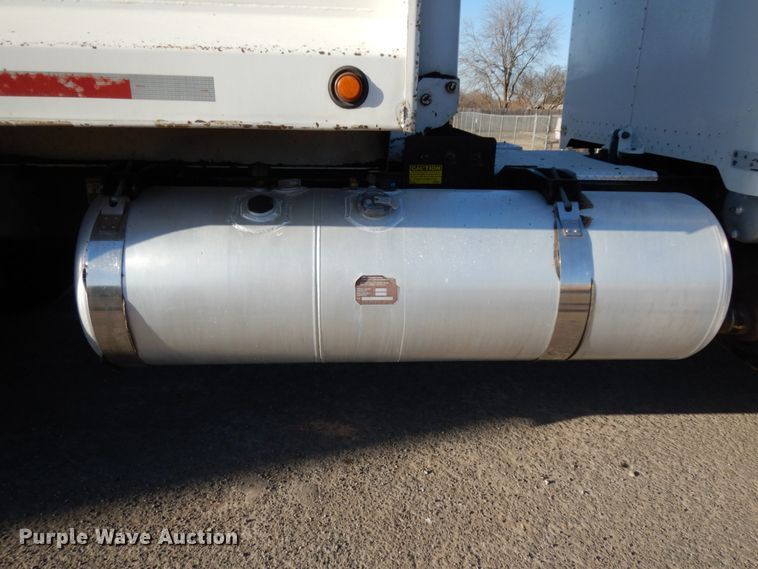 image for item DJ8193 2005 Peterbilt 379  dump truck