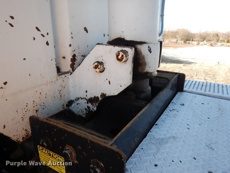 image for item DJ8193 2005 Peterbilt 379  dump truck