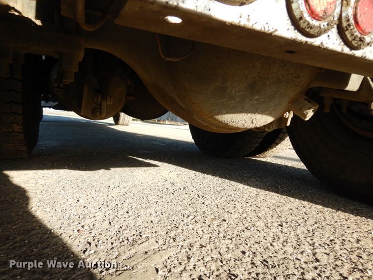 image for item DJ8193 2005 Peterbilt 379  dump truck