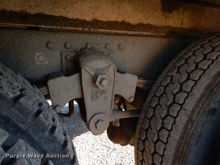 image for item DJ8193 2005 Peterbilt 379  dump truck