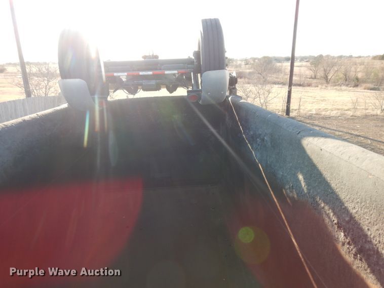 image for item DJ8193 2005 Peterbilt 379  dump truck