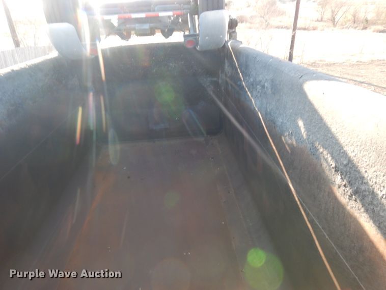 image for item DJ8193 2005 Peterbilt 379  dump truck