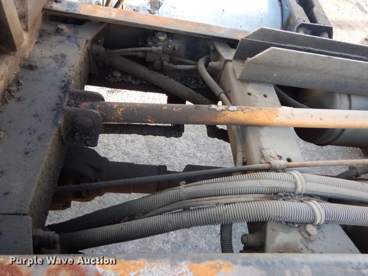 image for item DJ8193 2005 Peterbilt 379  dump truck