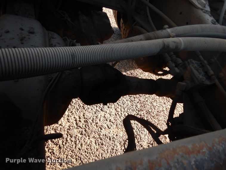 image for item DJ8193 2005 Peterbilt 379  dump truck