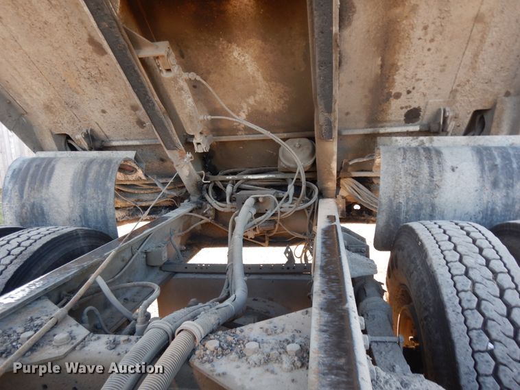 image for item DJ8193 2005 Peterbilt 379  dump truck