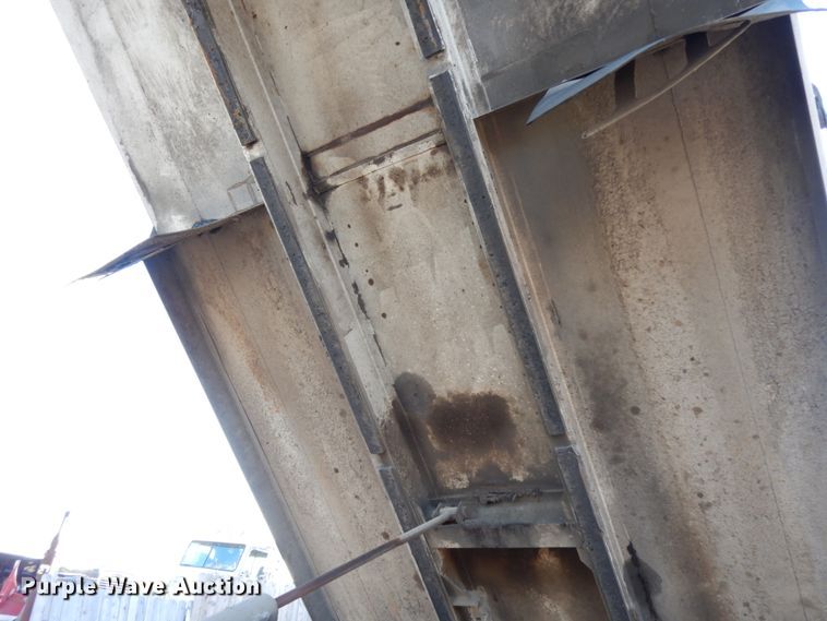 image for item DJ8193 2005 Peterbilt 379  dump truck