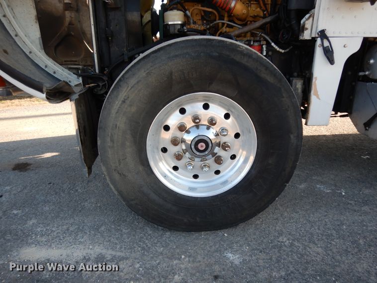 image for item DJ8193 2005 Peterbilt 379  dump truck