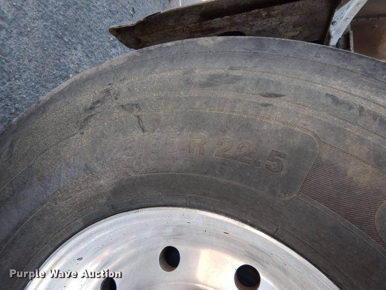 image for item DJ8193 2005 Peterbilt 379  dump truck