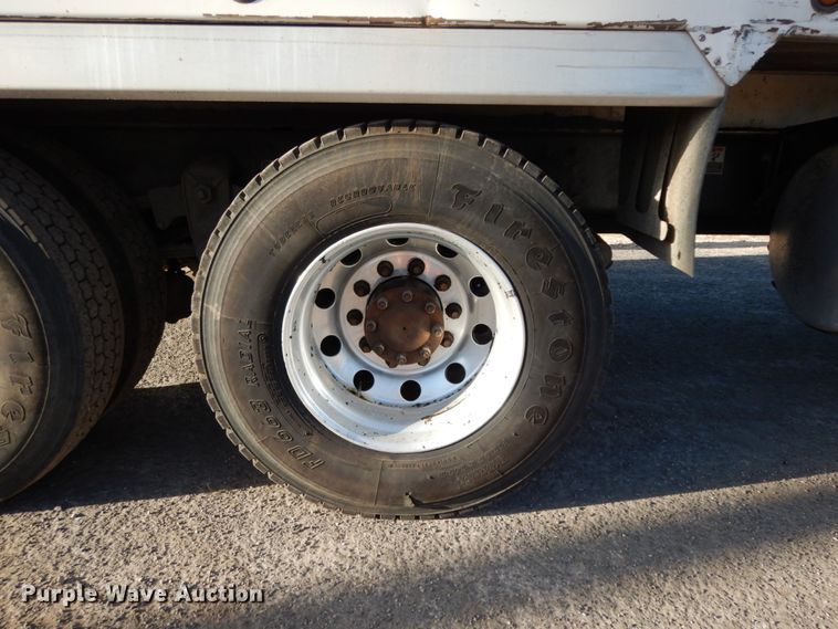 image for item DJ8193 2005 Peterbilt 379  dump truck