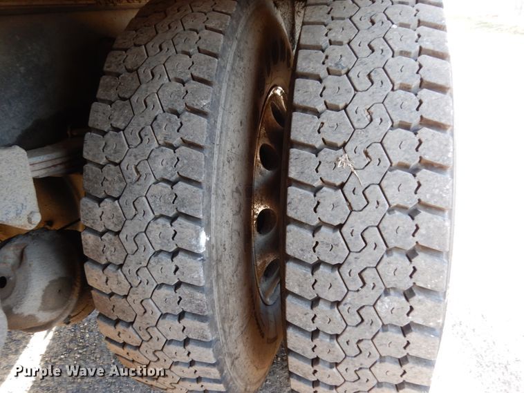 image for item DJ8193 2005 Peterbilt 379  dump truck