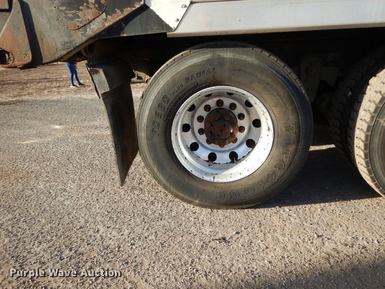 image for item DJ8193 2005 Peterbilt 379  dump truck