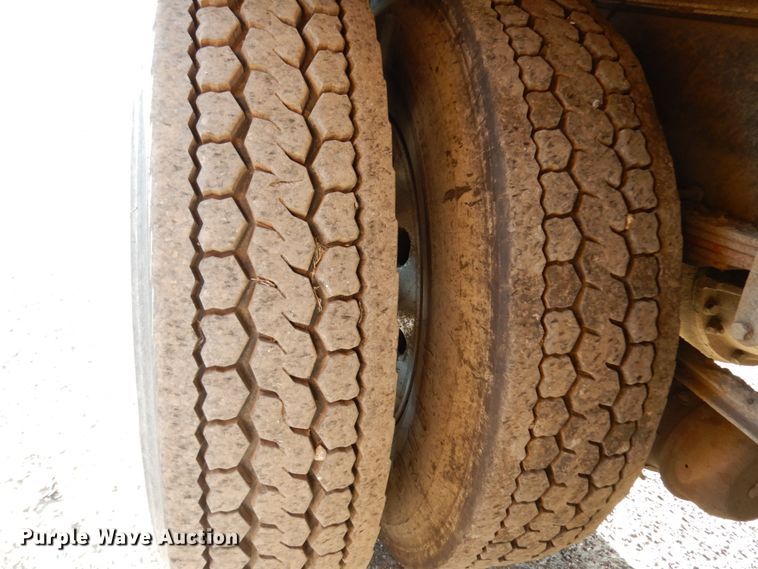 image for item DJ8193 2005 Peterbilt 379  dump truck