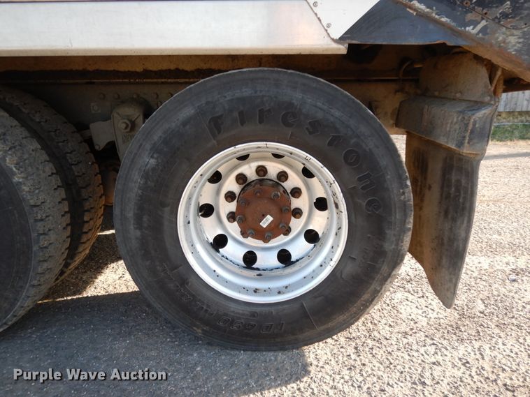 image for item DJ8193 2005 Peterbilt 379  dump truck