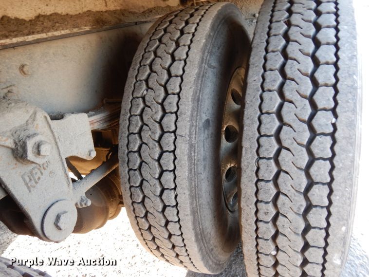 image for item DJ8193 2005 Peterbilt 379  dump truck