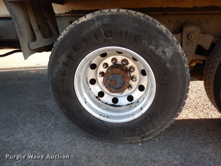 image for item DJ8193 2005 Peterbilt 379  dump truck