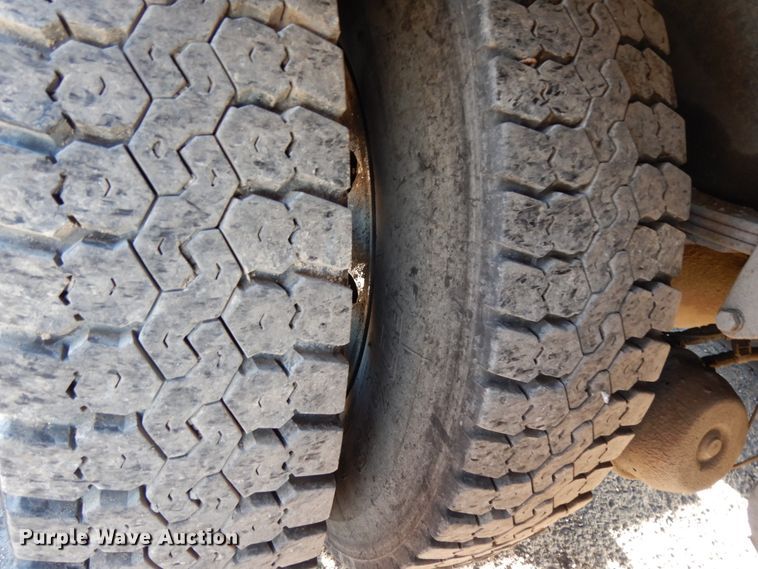 image for item DJ8193 2005 Peterbilt 379  dump truck