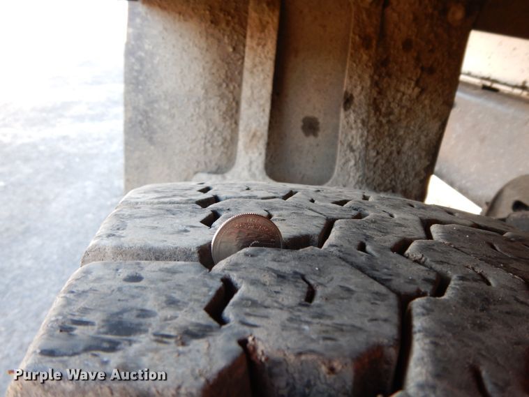 image for item DJ8193 2005 Peterbilt 379  dump truck