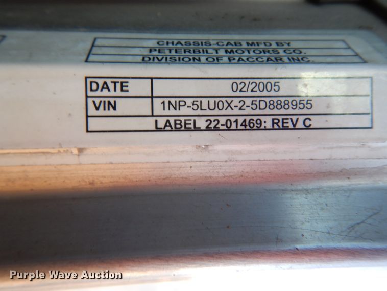 image for item DJ8193 2005 Peterbilt 379  dump truck