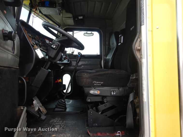 image for item DJ8593 2001 Peterbilt 378  dump truck