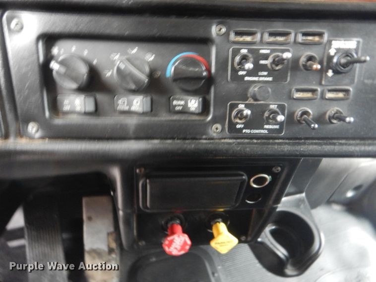 image for item DJ8593 2001 Peterbilt 378  dump truck