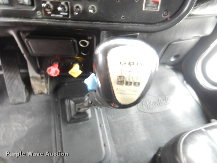 image for item DJ8593 2001 Peterbilt 378  dump truck