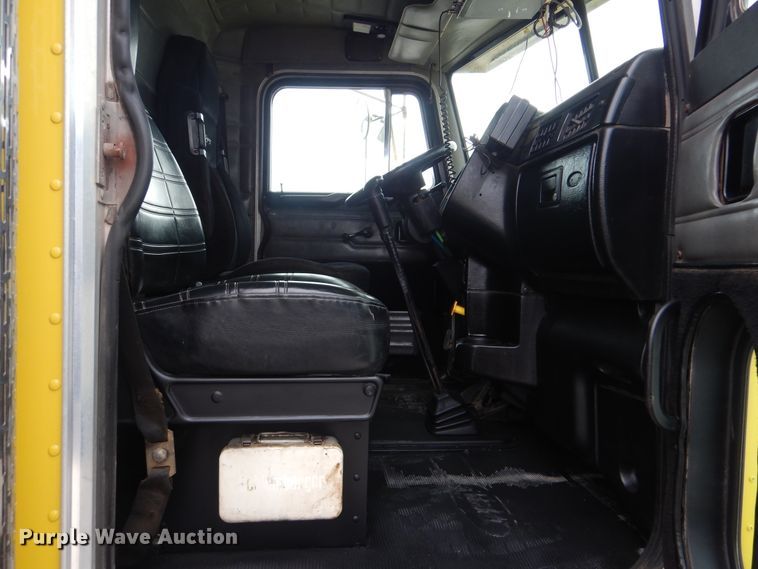 image for item DJ8593 2001 Peterbilt 378  dump truck