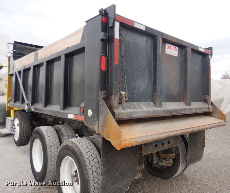 image for item DJ8593 2001 Peterbilt 378  dump truck